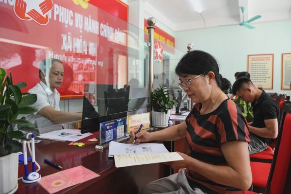 Làm gì khi sổ đỏ hàng xóm chồng lên đất nhà mình?