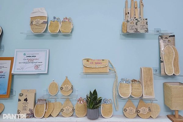 Làm hàng xuất khẩu từ thứ thường bỏ đi, nông dân, doanh nghiệp cùng có lợi