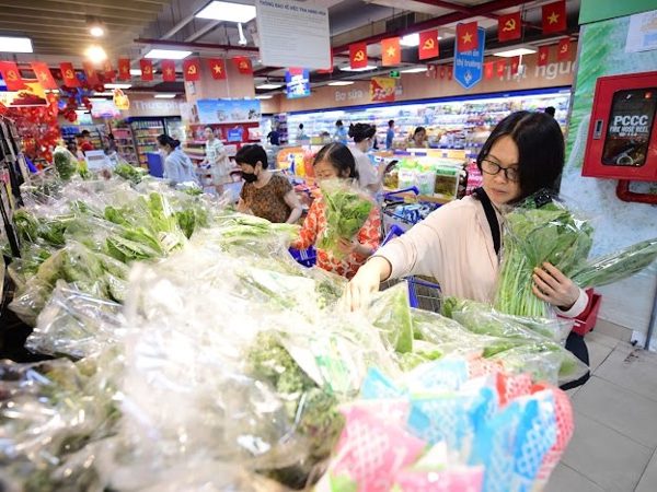 Lạm phát 'chạm trần' 4,5%, dư địa nào cho những tháng cuối năm?