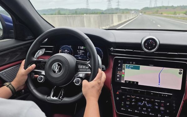Làm sao biết ô tô cách xe trước 55m hay 100m khi đang chạy cao tốc?