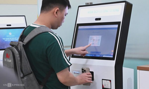 Làm thủ tục trực tuyến phải giảm giấy tờ, chi phí cho người dân