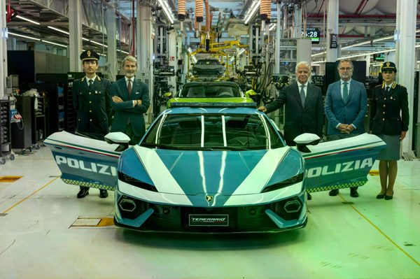 Lamborghini Temerario - Siêu xe mạnh mẽ nhất của cảnh sát Italy