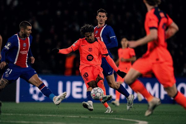 Lamine Yamal chạm mốc đặc biệt với siêu phẩm trước PSG, chỉ kém Messi