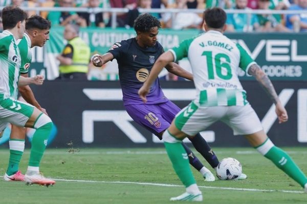 Lamine Yamal ghi siêu phẩm, Barcelona toàn thắng 9 trận ở La Liga