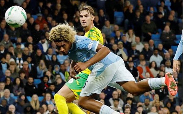 Lần đầu ra mắt, ngôi sao 17 tuổi tỏa sáng giúp Man City giành vé đi tiếp
