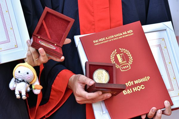 Lần đầu tiên ĐH Bách khoa Hà Nội có 3 thủ khoa cùng tốt nghiệp điểm tuyệt đối