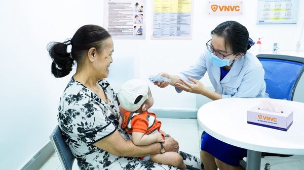 Lần đầu tiên Việt Nam có vaccine cúm dạng xịt mũi dành cho trẻ em