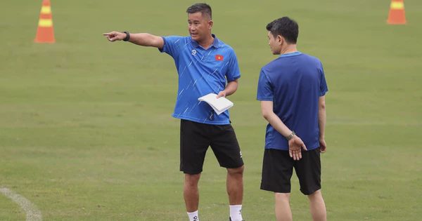Lần đầu U.23 Việt Nam vắng thầy Kim ở giải lớn: 'Phó tướng' tài năng thế vai