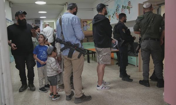 Làn sóng người Israel về nước để định đoạt tương lai ông Netanyahu
