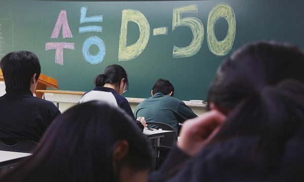 Làn sóng phản đối đưa câu tự luận vào đề thi đại học