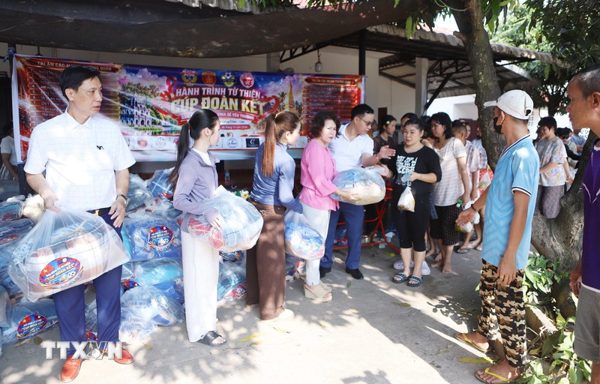 Lan tỏa tinh thần “tương thân tương ái” của người Việt trên đất bạn Lào