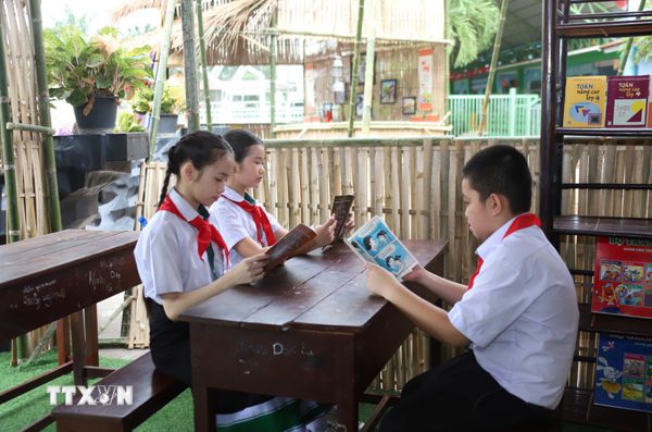 Lan tỏa văn hóa, gìn giữ tiếng Việt tại Lào