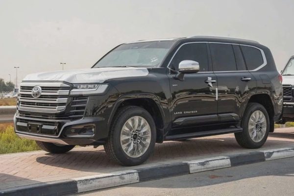 Land Cruiser hybrid chưa ra mắt, đại lý tư nhân báo chênh 900 triệu đồng