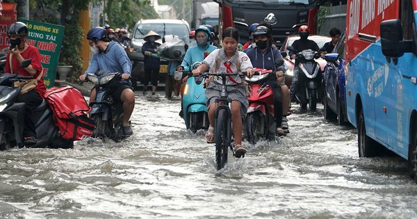 Lăng kính bạn đọc: Cần bàn kỹ phương án học trực tuyến ngày mưa ngập