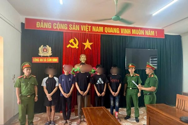 Lạng lách cùng nhóm trên quốc lộ, thiếu niên 16 tuổi tông dải phân cách, tử vong