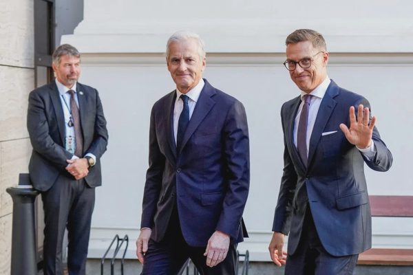Lãnh đạo 2 thành viên NATO điện đàm với Tổng thống Nga và Ukraine