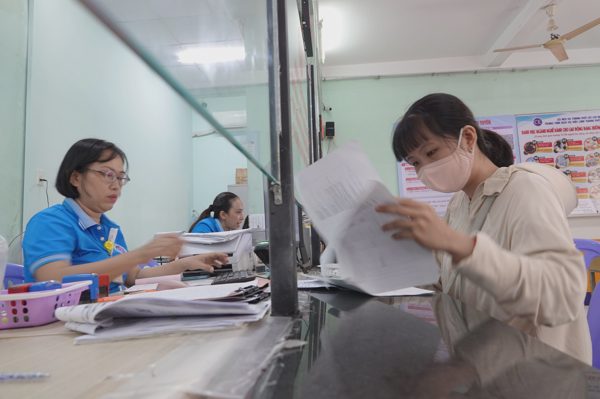 Lãnh đạo đơn vị sự nghiệp công lập không được ký hợp đồng với người thân