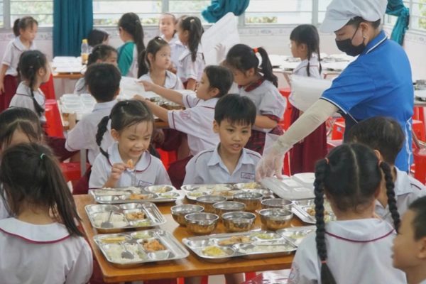 Lãnh đạo Hà Nội thông tin việc chọn đơn vị cung cấp bữa ăn bán trú học sinh