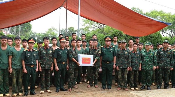 Lãnh đạo Quân khu 2 thăm, động viên lực lượng thực hiện Chiến dịch 500 ngày đêm tại Điện Biên