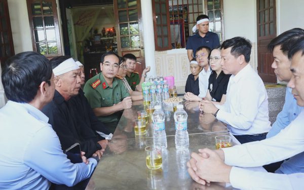 Lãnh đạo tỉnh Nghệ An thăm, động viên gia đình 3 mẹ con bị sát hại ở Đồng Nai