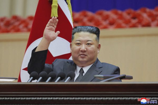 Lãnh đạo Triều Tiên Kim Jong-un lệnh xây dựng quân đội mạnh nhất