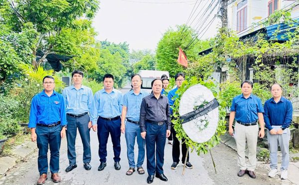 Lãnh đạo trường ĐH Mỏ- Địa chất chia buồn với gia đình nam sinh bị nước cuốn