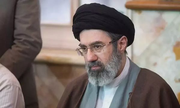 Lãnh tụ Iran tuyên bố sẽ 'đẩy kẻ thù khỏi biển Arab'