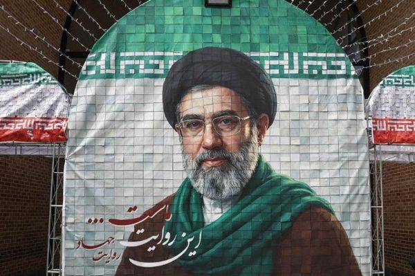 Lãnh tụ Tehran nói các cuộc tấn công của Mỹ không làm suy yếu an ninh Iran
