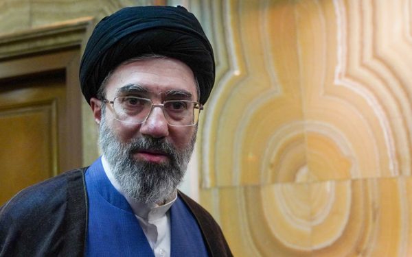 Lãnh tụ tối cao Iran nói Mỹ sẽ bị giáng đòn đau, buộc phải rời Trung Đông