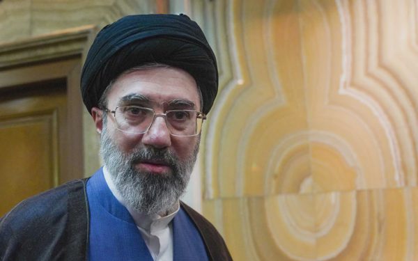 Lãnh tụ tối cao Iran ủng hộ mở lại eo biển Hormuz không?