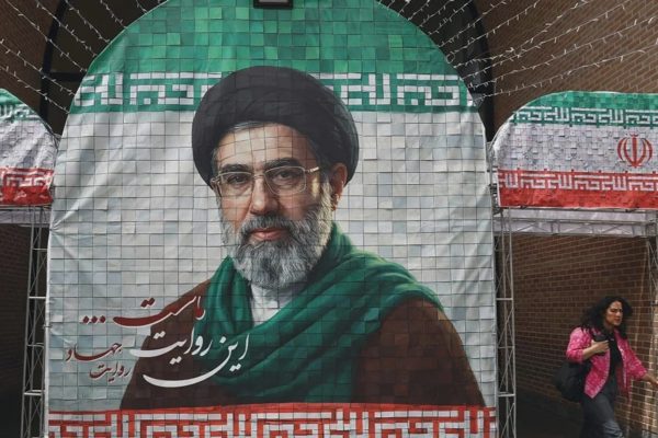 Lãnh tụ Tối cao Iran xuất hiện trong video mới