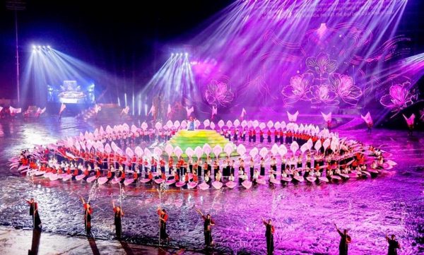 Lào Cai bắn pháo hoa tại khai mạc Lễ hội Mường Lò 2026