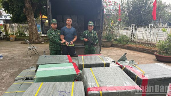 Lào Cai triệt phá vụ vận chuyển 21.000 bao thuốc lá nhập lậu