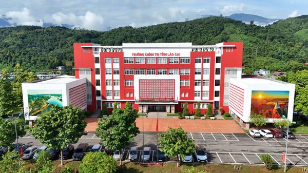 Lào Cai xây dựng môi trường đào tạo cán bộ chất lượng cao
