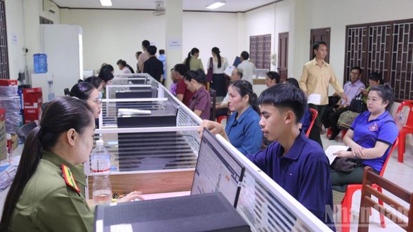 Lào đẩy nhanh tiến độ cấp căn cước công dân, định danh điện tử
