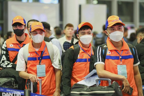 Lao động Việt đi làm việc ở nước ngoài có mã số quản lý, theo dõi