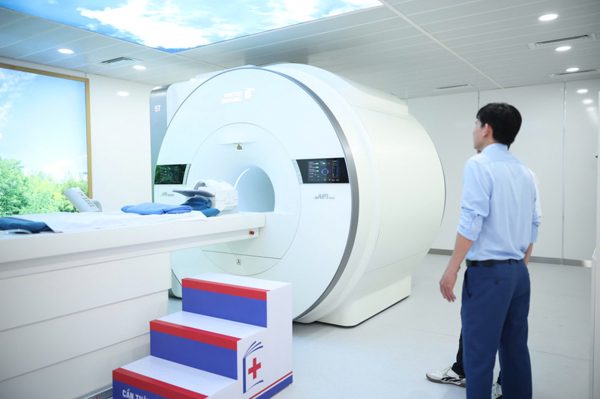 Lắp đặt Hệ thống MRI 5T toàn thân dùng trong lâm sàng đầu tiên tại Việt Nam