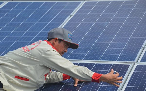 Lắp điện mặt trời mái nhà, có nơi hỗ trợ tới 6 triệu đồng