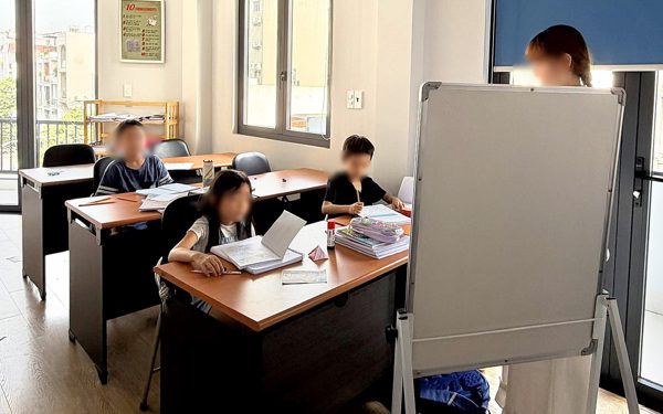 Lật tẩy lớp homeschooling trá hình: 'Tự học' nhưng bán trú cả tuần, học sinh ăn cơm hộp, ngủ nền gạch