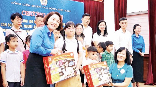Lấy chất lượng sống của lao động nữ làm thước đo