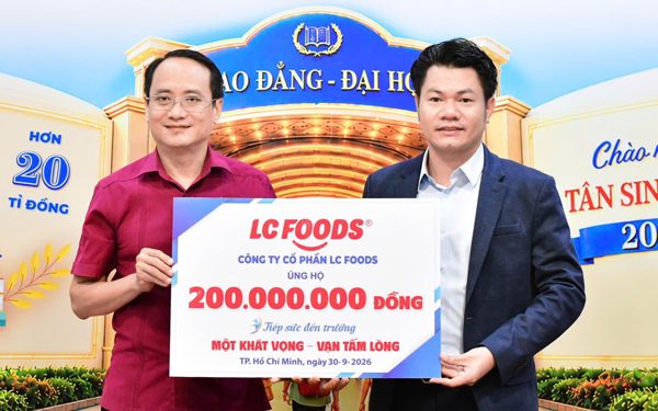 LC Foods trao 200 triệu đồng tiếp sức đến trường tân sinh viên nghèo