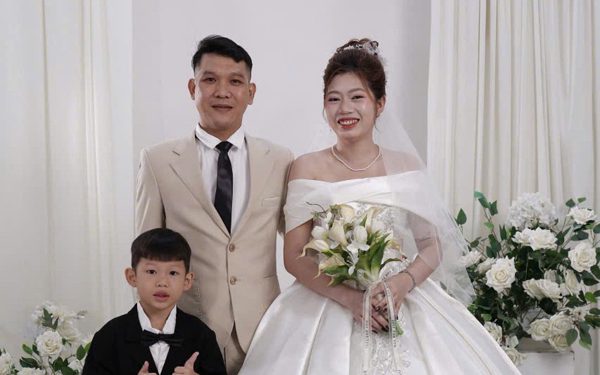 Lễ cưới tập thể tại TP.HCM 2026: Có đôi con 6 tuổi, có cặp lấy nhau 25 năm giờ mới được khoác áo cưới