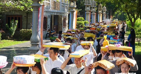 Lễ dâng y Kathina: Khoảng 1.000 phật tử nhiễu Phật 3 vòng tại chùa Bửu Long