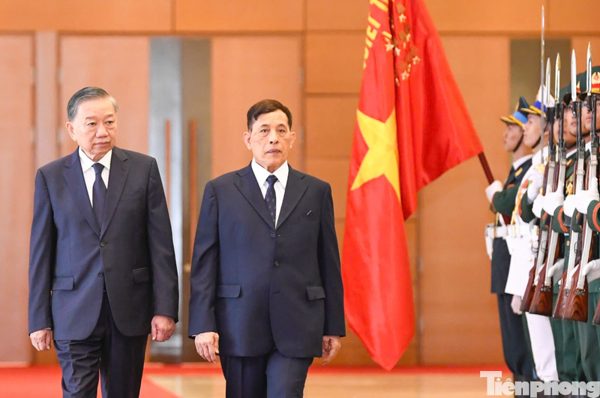 Lễ đón chính thức Nhà vua và Hoàng hậu Thái Lan thăm cấp Nhà nước tới Việt Nam