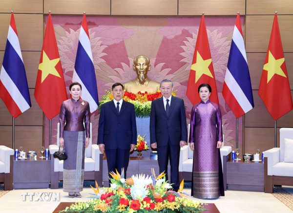 Lễ đón chính thức Nhà vua và Hoàng hậu Vương quốc Thái Lan