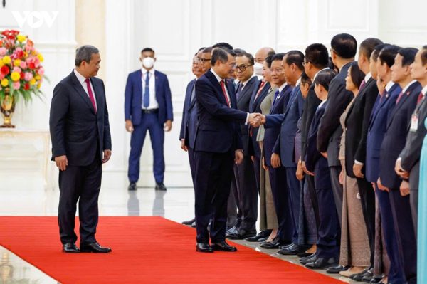 Lễ đón Thủ tướng Lê Minh Hưng thăm chính thức Vương quốc Campuchia
