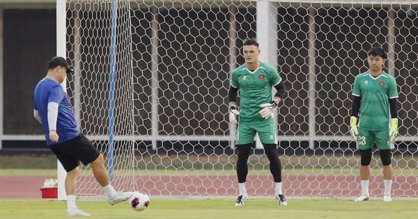 Lê Giang Patrik nén đau tập luyện, liệu đủ sức bắt chính khi đấu Pakistan: HLV Lee Won-jae sẽ quyết định