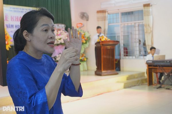 Lễ khai giảng của 156 học sinh đặc biệt ở ngôi trường Hy vọng