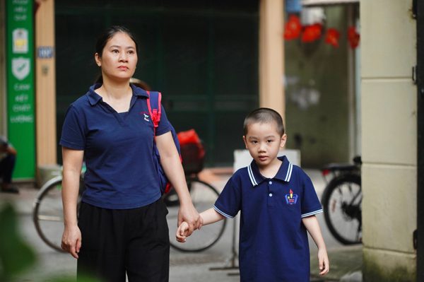 Lễ khai giảng đặc biệt ở ngôi trường thầy dạy, trò học bằng đôi tay