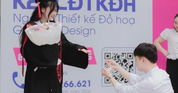 Lệ Quyên bất ngờ được bạn trai cầu hôn trong ngày nhận bằng tốt nghiệp